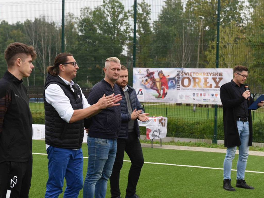 KSZO Galacticos i OKS Opatów w finale ?Świętokrzyskich Orłów ? otwartych mistrzostw piłki nożnej o Puchar Wolnej Polski? (zdjęcia)