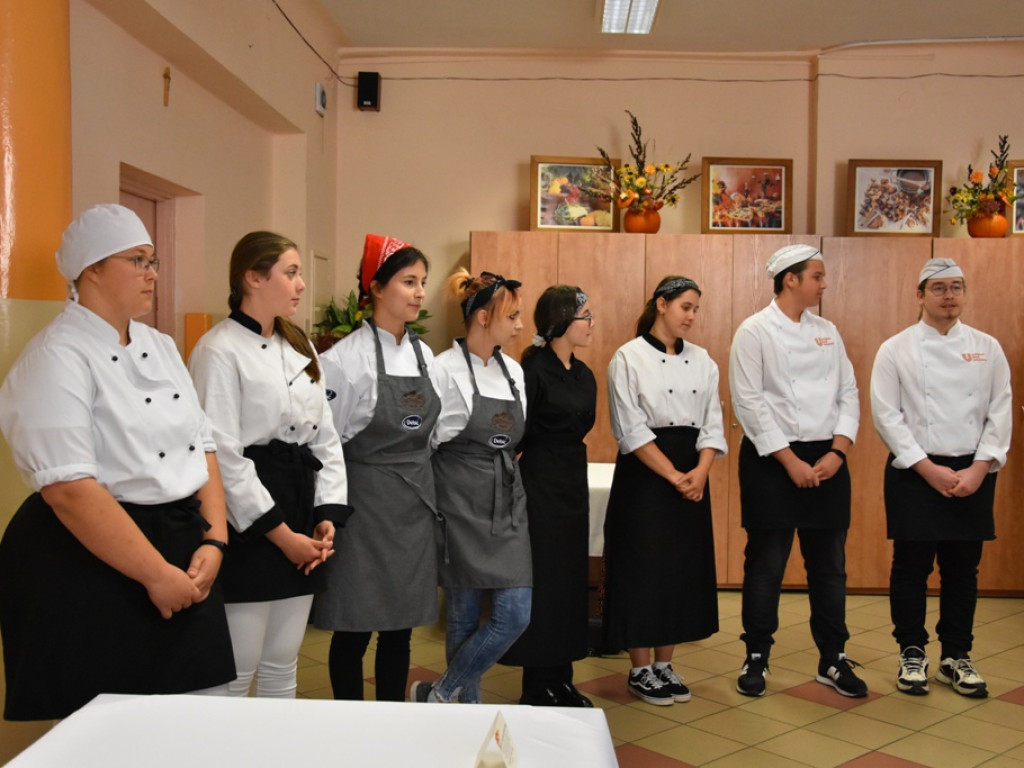 Karol Okrasa i Dzień Gastronoma w ostrowieckim Zespole Szkół nr 1