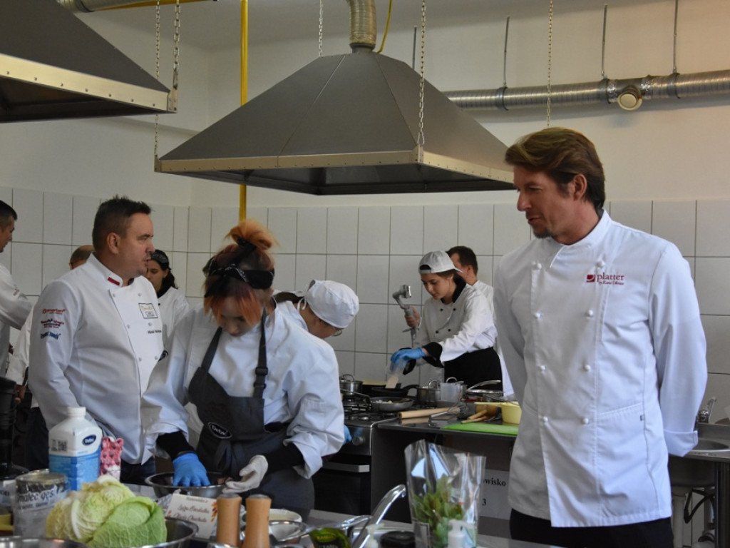 Karol Okrasa i Dzień Gastronoma w ostrowieckim Zespole Szkół nr 1