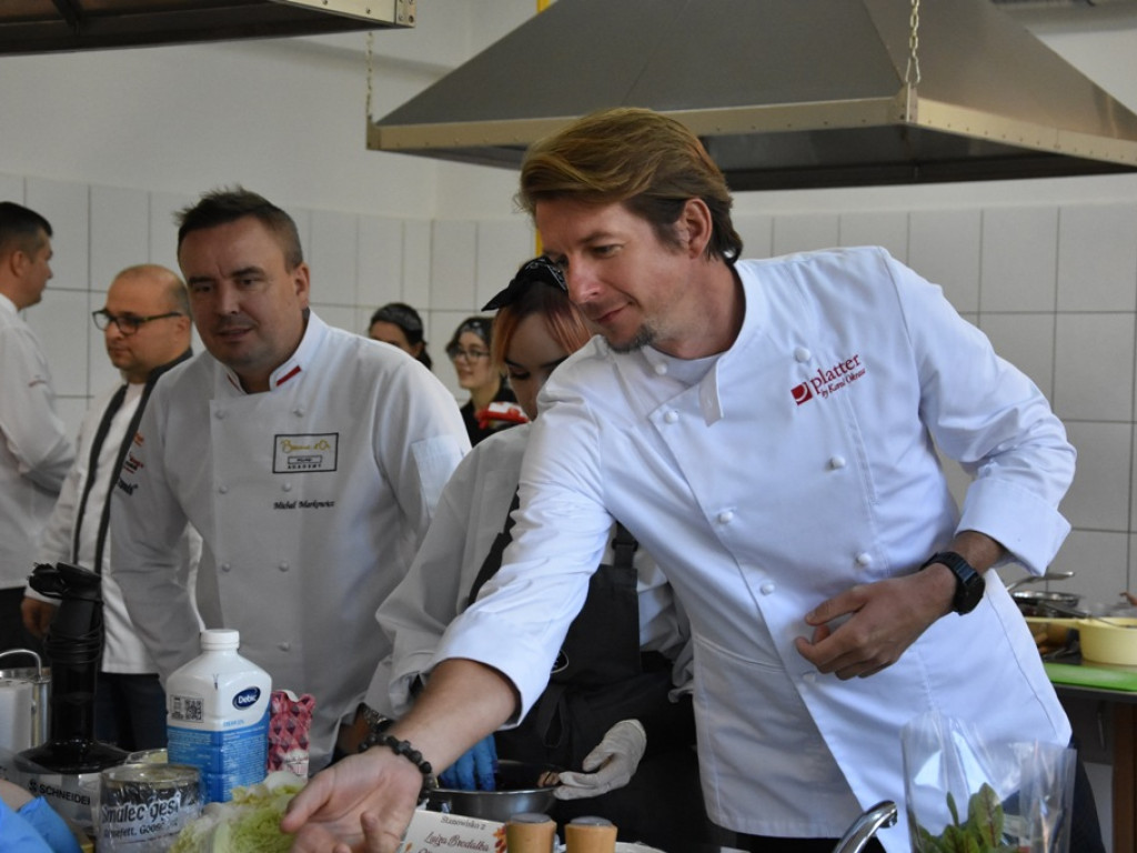 Karol Okrasa i Dzień Gastronoma w ostrowieckim Zespole Szkół nr 1