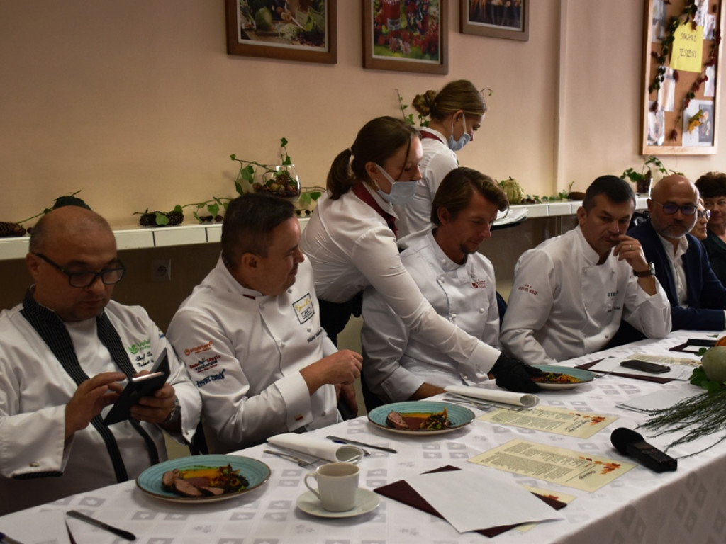 Karol Okrasa i Dzień Gastronoma w ostrowieckim Zespole Szkół nr 1