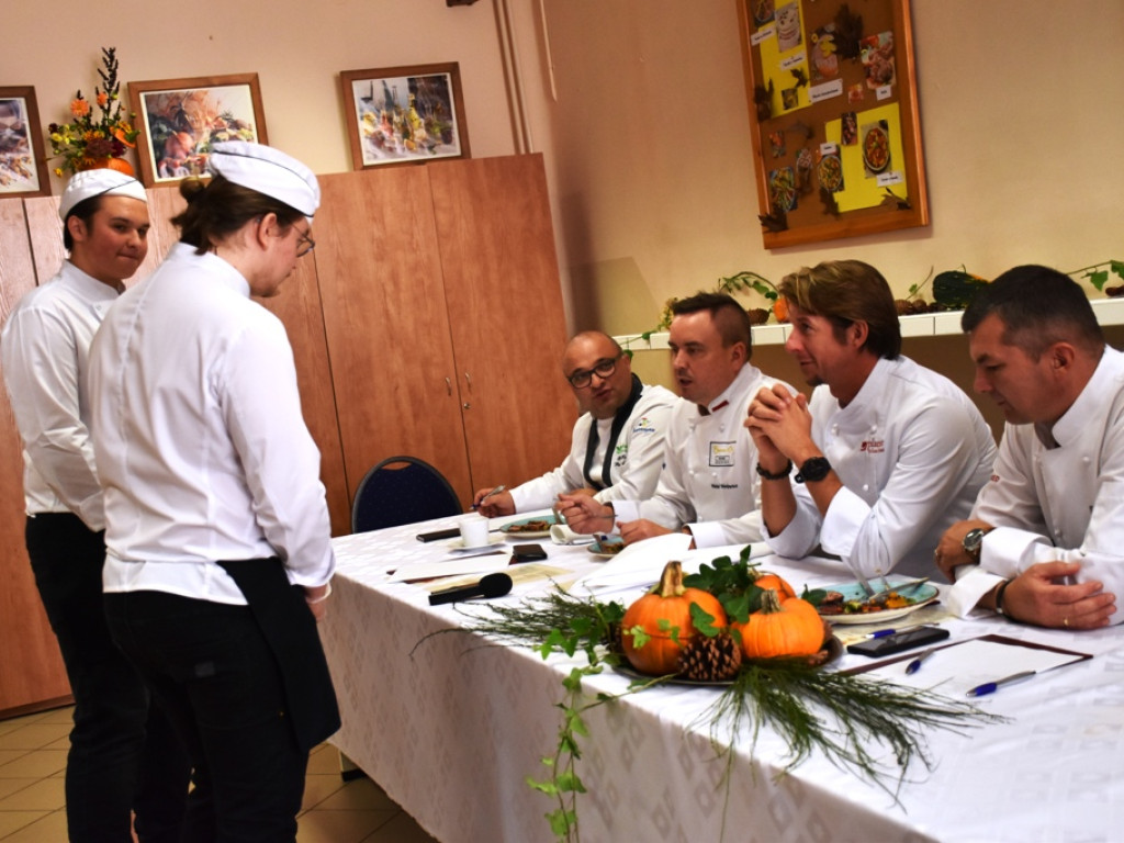 Karol Okrasa i Dzień Gastronoma w ostrowieckim Zespole Szkół nr 1