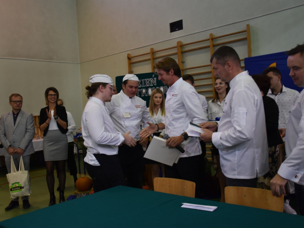 Karol Okrasa i Dzień Gastronoma w ostrowieckim Zespole Szkół nr 1