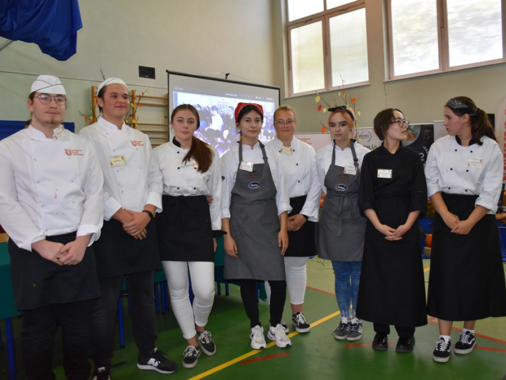 Karol Okrasa i Dzień Gastronoma w ostrowieckim Zespole Szkół nr 1