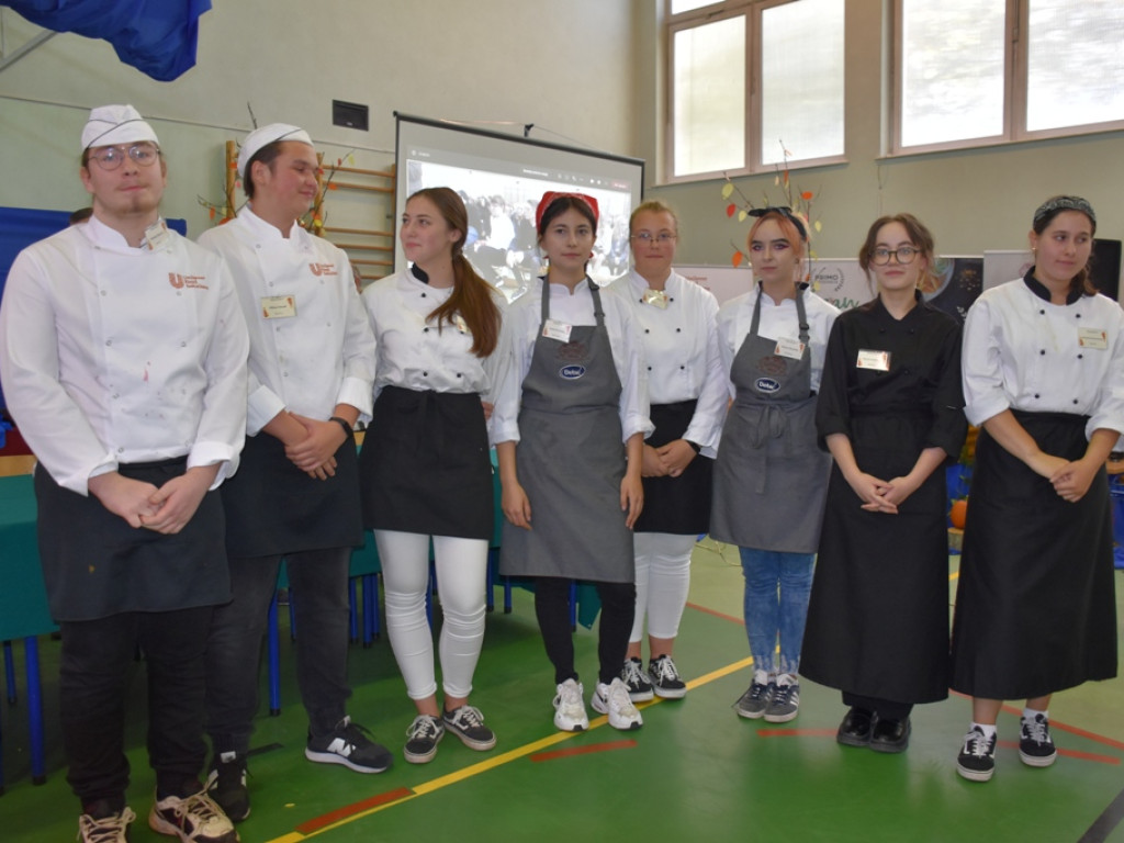 Karol Okrasa i Dzień Gastronoma w ostrowieckim Zespole Szkół nr 1