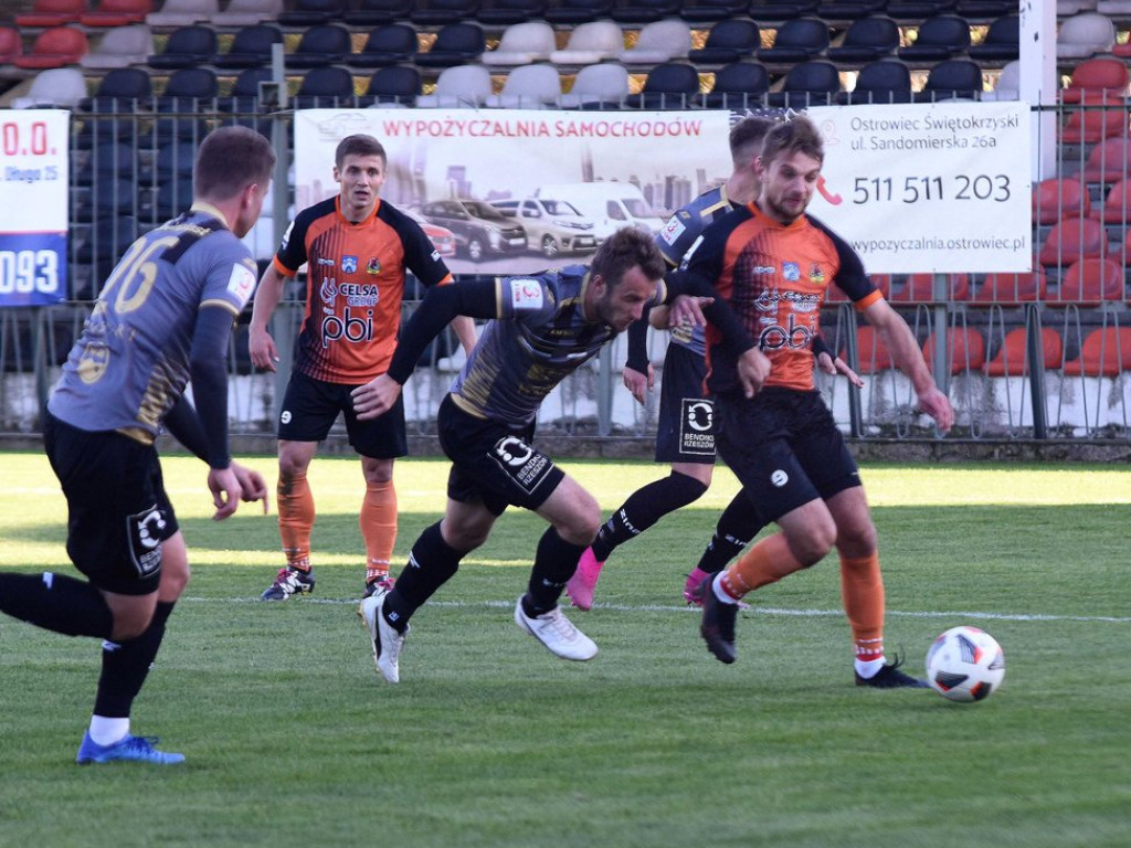 III liga piłkarska. Grupa IV. *KP KSZO 1929 Ostrowiec Świętokrzyski -Korona Rzeszów 1:1