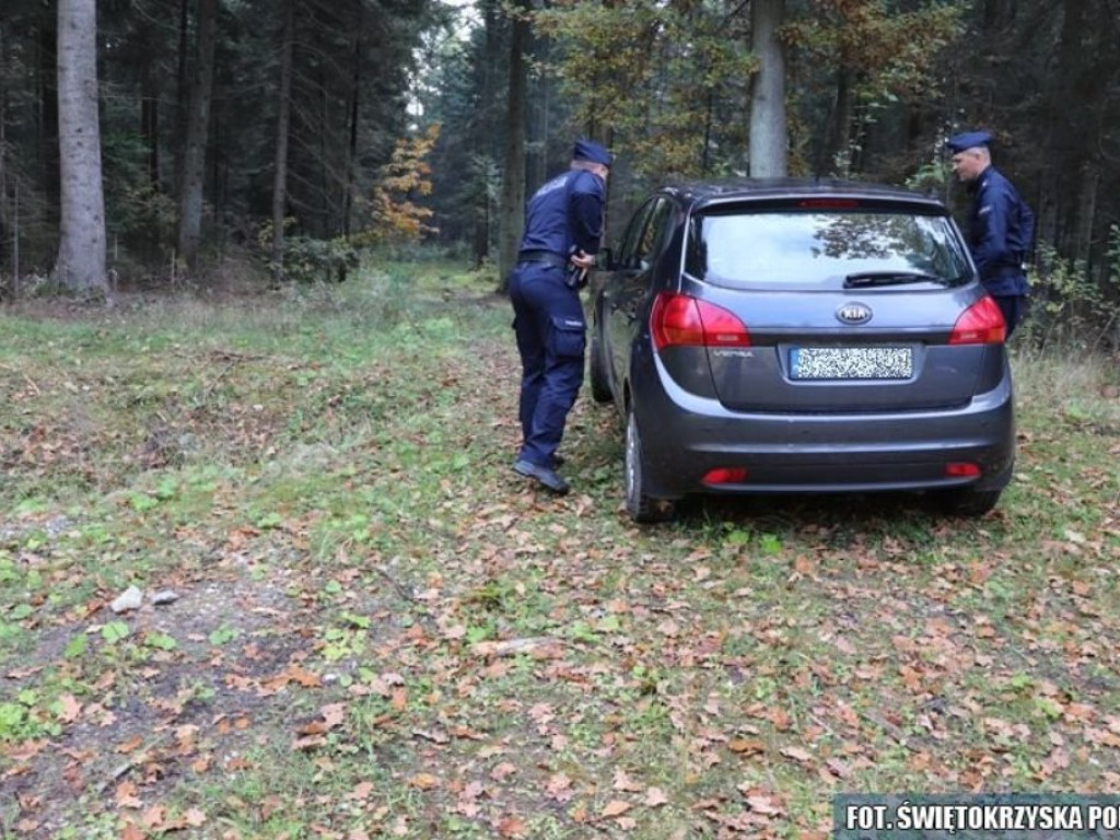 Dwaj mężczyźni napadli na sklep w Iwaniskach. Na wypadek sytuacji kryzysowej (zdjęcia)