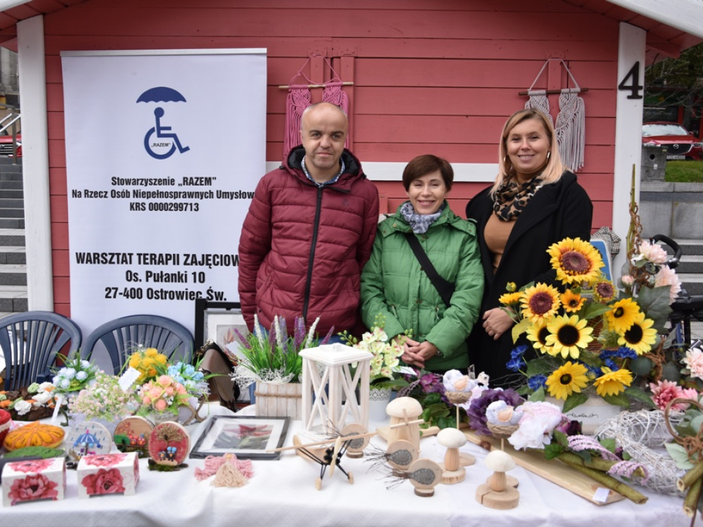 Rodzinnie na ostrowieckim Rynku (zdjęcia)