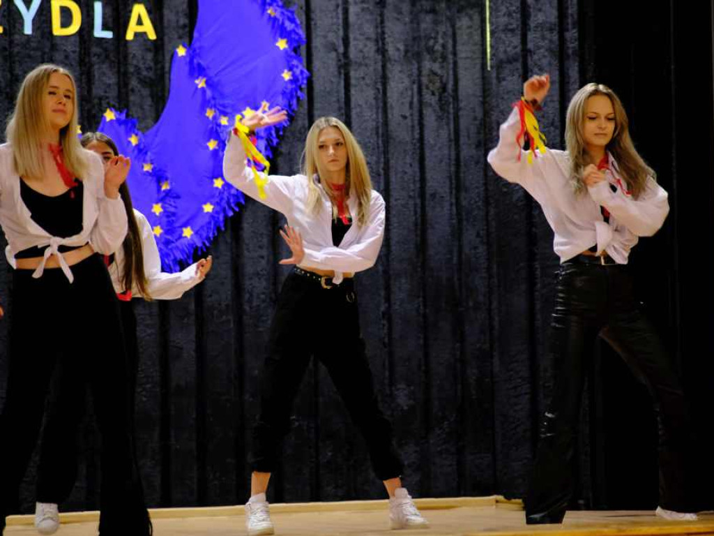 Uroczyste podsumowanie programu Erasmus+. Uczniowie otrzymali dokumenty Europass