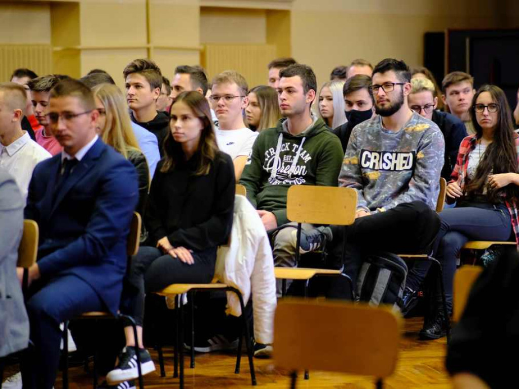 Uroczyste podsumowanie programu Erasmus+. Uczniowie otrzymali dokumenty Europass