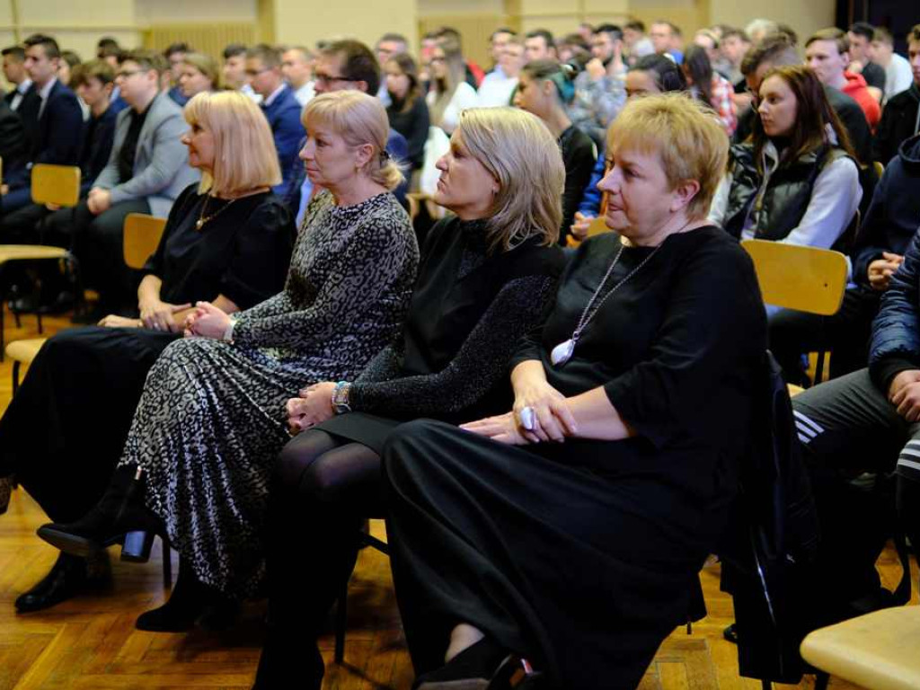 Uroczyste podsumowanie programu Erasmus+. Uczniowie otrzymali dokumenty Europass