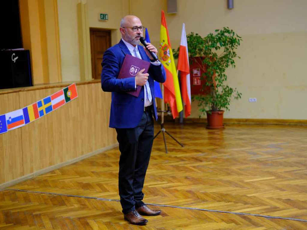 Uroczyste podsumowanie programu Erasmus+. Uczniowie otrzymali dokumenty Europass