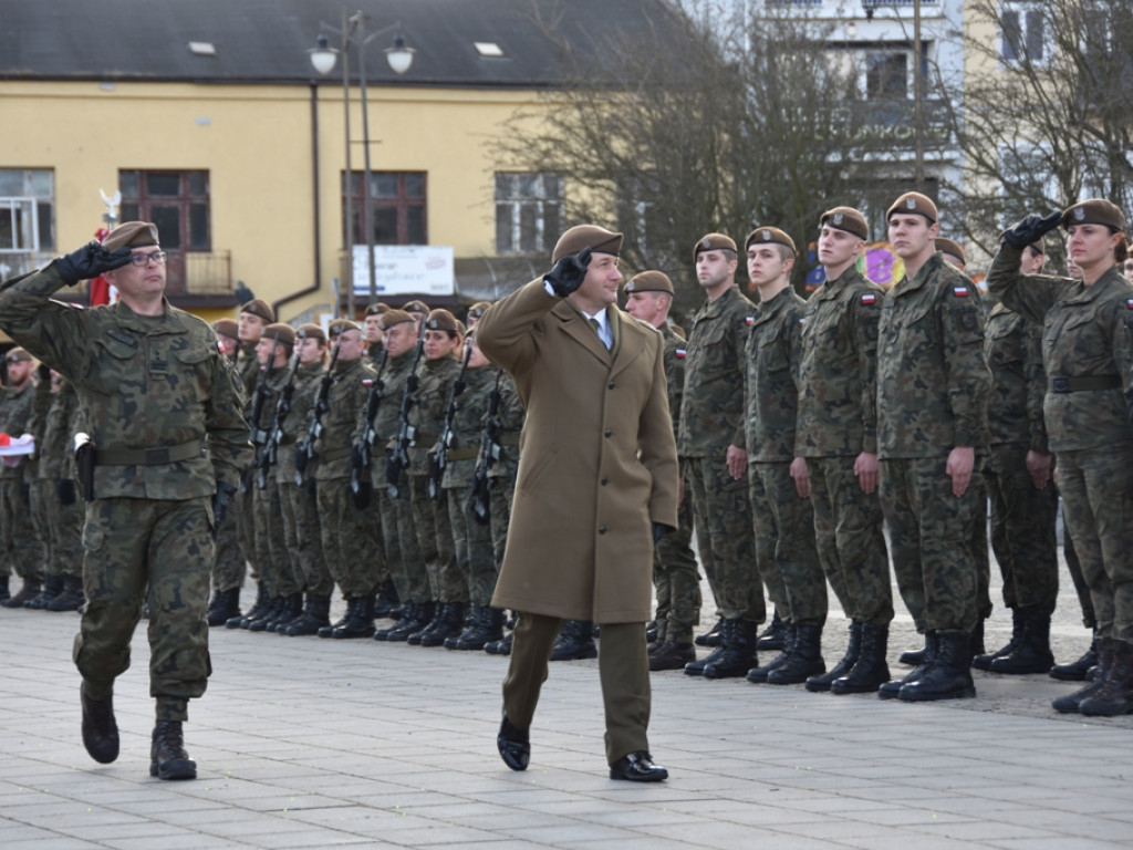 Żołnierze przysięgali na ostrowieckim Rynku (zdjęcia)