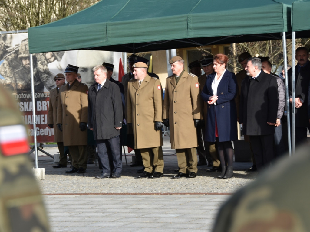 Żołnierze przysięgali na ostrowieckim Rynku (zdjęcia)