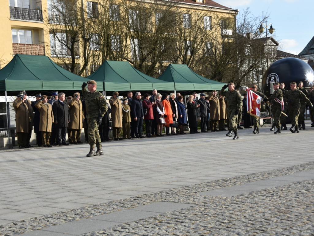 Żołnierze przysięgali na ostrowieckim Rynku (zdjęcia)