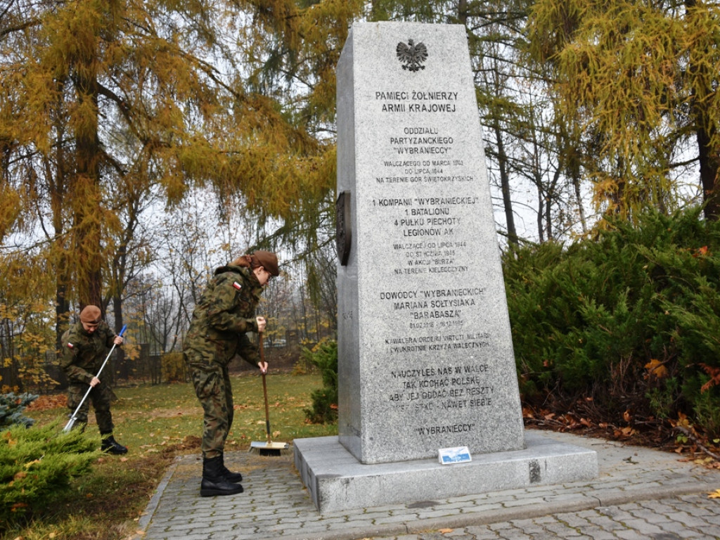 Na grobach żołnierzy AK i Westerplatczyków (zdjęcia)