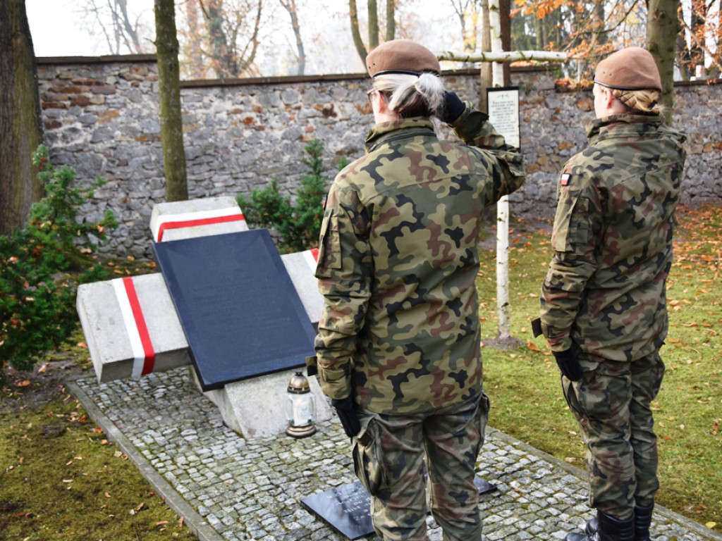 Na grobach żołnierzy AK i Westerplatczyków (zdjęcia)