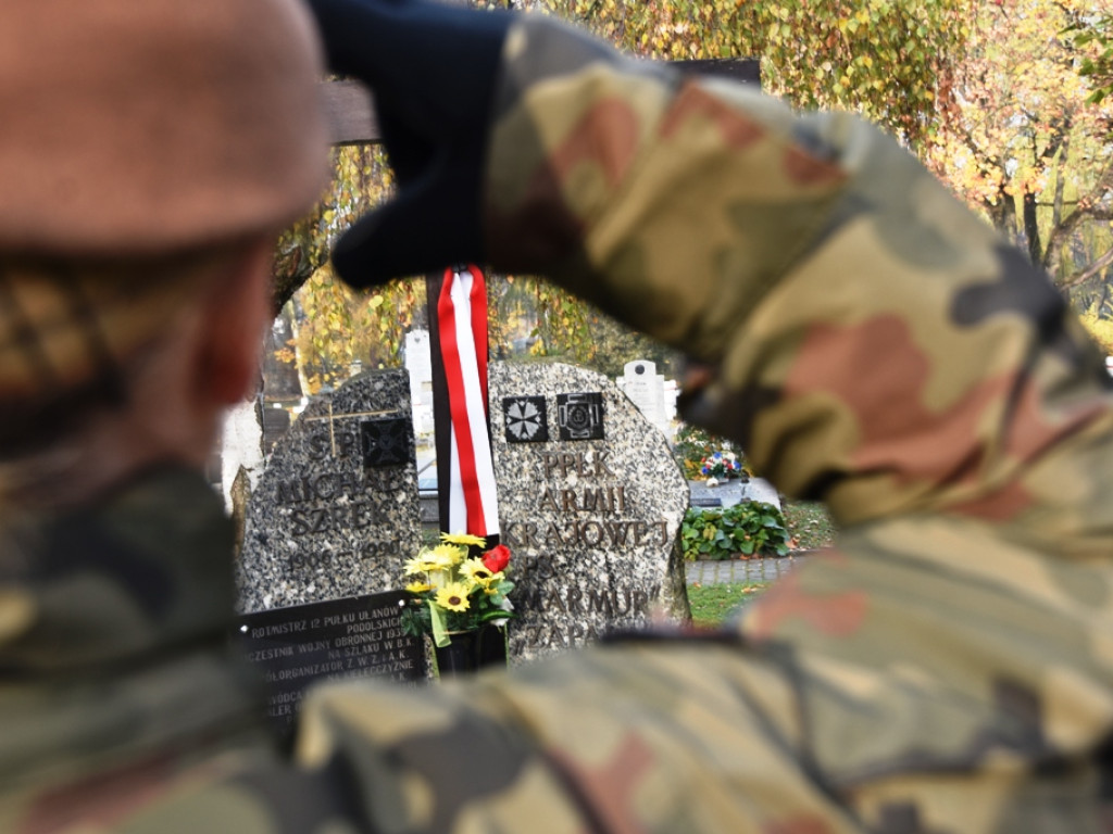 Na grobach żołnierzy AK i Westerplatczyków (zdjęcia)