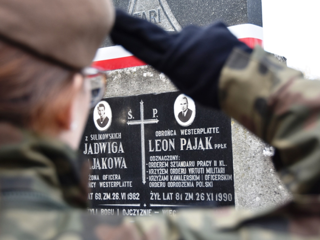 Na grobach żołnierzy AK i Westerplatczyków (zdjęcia)