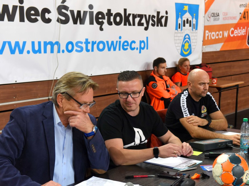 I liga piłki ręcznej mężczyzn. Grupa D. *KSZO Ostrowiec Świętokrzyski - AZS AGH Kraków 33:31