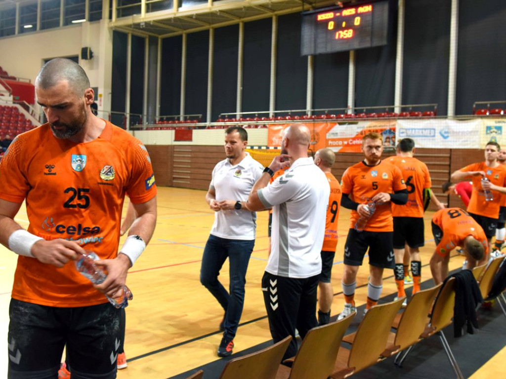 I liga piłki ręcznej mężczyzn. Grupa D. *KSZO Ostrowiec Świętokrzyski - AZS AGH Kraków 33:31