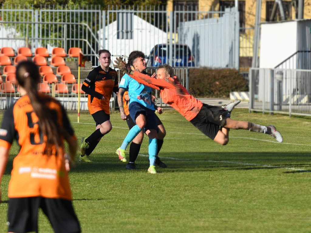 1/32 Pucharu Polski Kobiet. *KP KSZO 1929 Ostrowiec Świętokrzyski - Czarni Sosnowiec 0:10 (0:6)