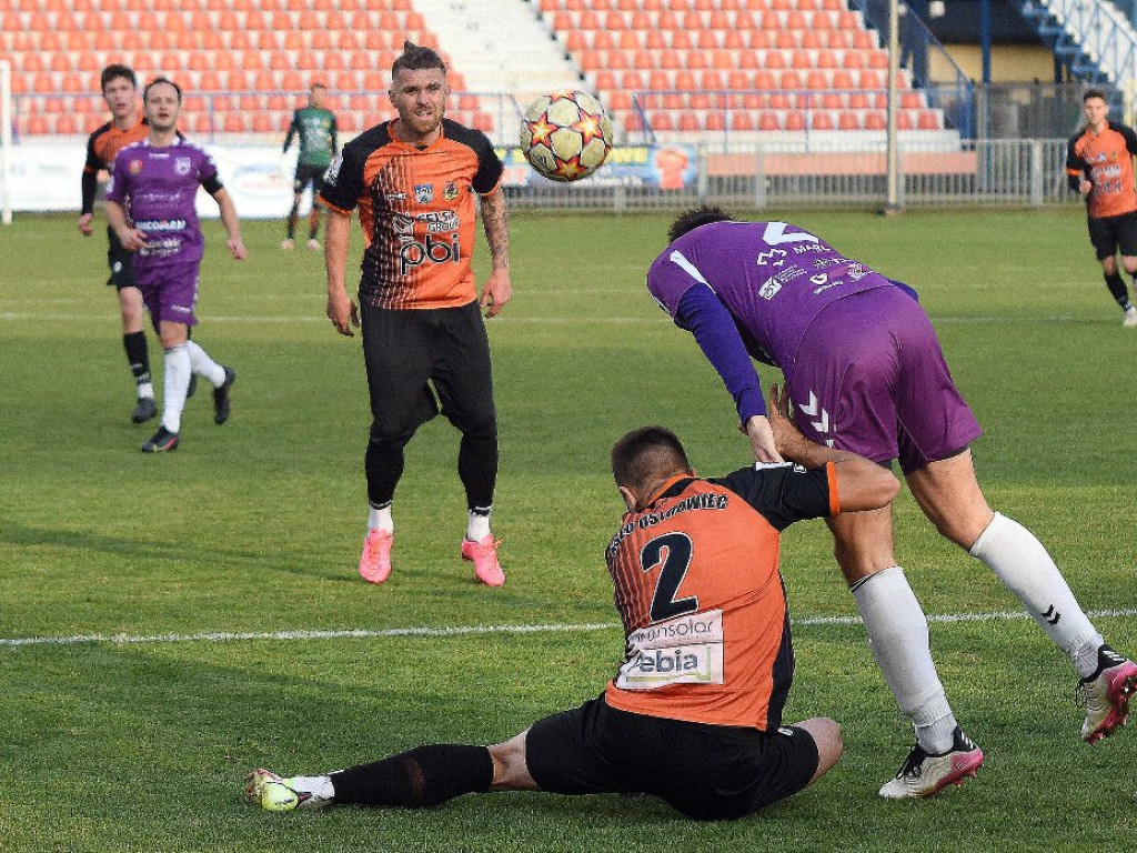 III liga piłki nożnej. Grupa IV. *KP KSZO 1929 Ostrowiec Świętokrzyski - Podlasie Biała Podlaska 3:1