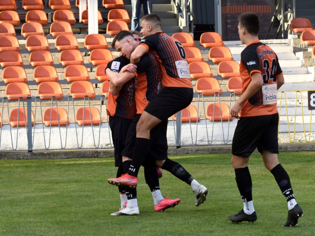 III liga piłki nożnej. Grupa IV. *KP KSZO 1929 Ostrowiec Świętokrzyski - Podlasie Biała Podlaska 3:1