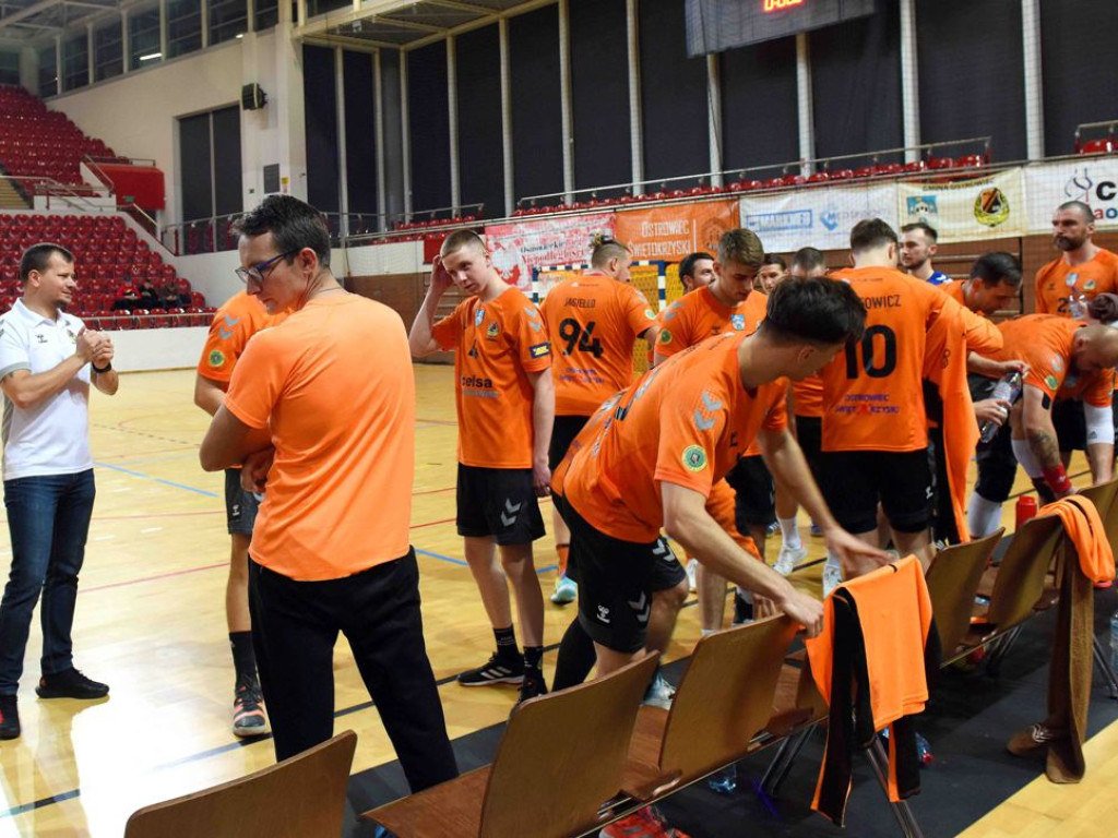 I liga piłki ręcznej. Grupa D. *KSZO Ostrowiec Świętokrzyski - SMS II ZPRP Kielce 40:35