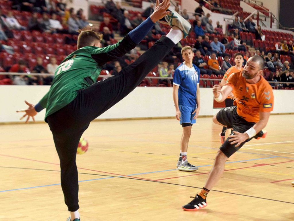 I liga piłki ręcznej. Grupa D. *KSZO Ostrowiec Świętokrzyski - SMS II ZPRP Kielce 40:35