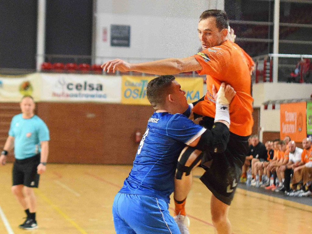 I liga piłki ręcznej. Grupa D. *KSZO Ostrowiec Świętokrzyski - SMS II ZPRP Kielce 40:35