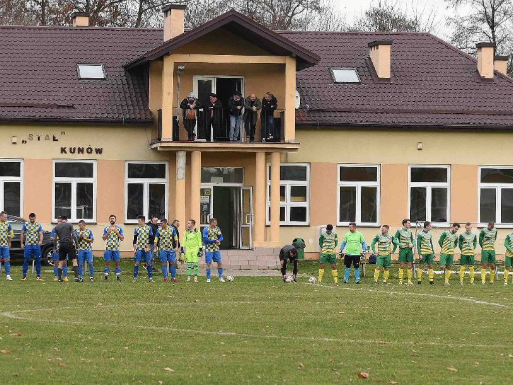 Klasa okręgowa.*Stal Kunów- Gród Ćmińsk 2:0