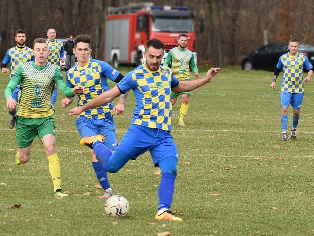 Klasa okręgowa.*Stal Kunów- Gród Ćmińsk 2:0