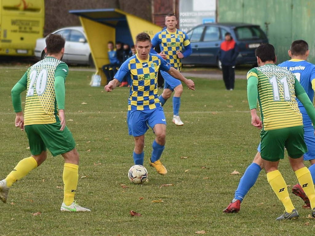 Klasa okręgowa.*Stal Kunów- Gród Ćmińsk 2:0