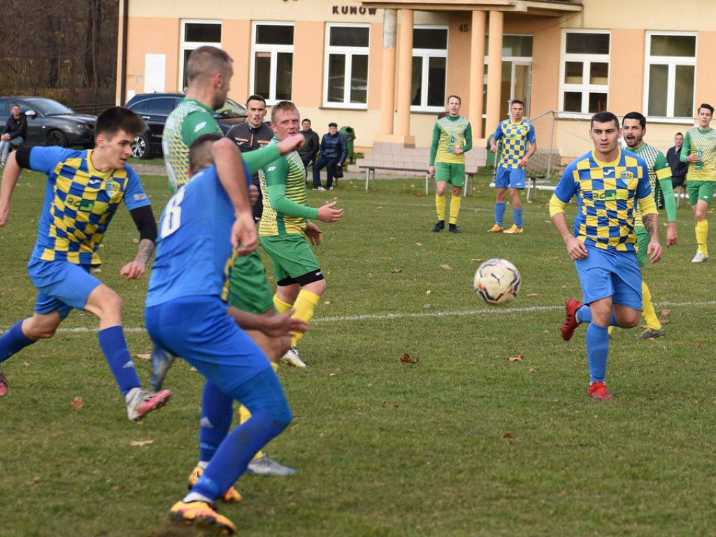 Klasa okręgowa.*Stal Kunów- Gród Ćmińsk 2:0