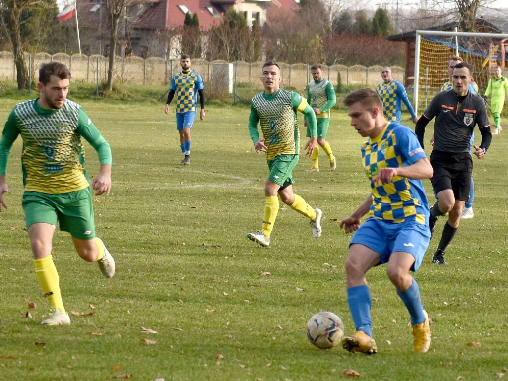 Klasa okręgowa.*Stal Kunów- Gród Ćmińsk 2:0