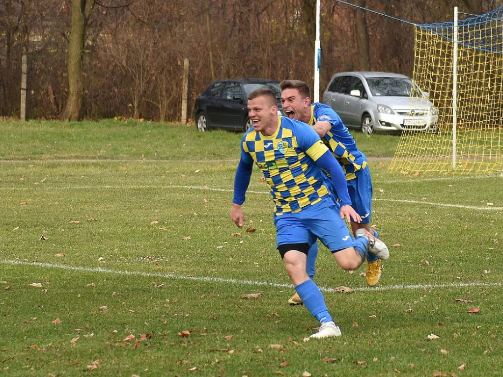 Klasa okręgowa.*Stal Kunów- Gród Ćmińsk 2:0