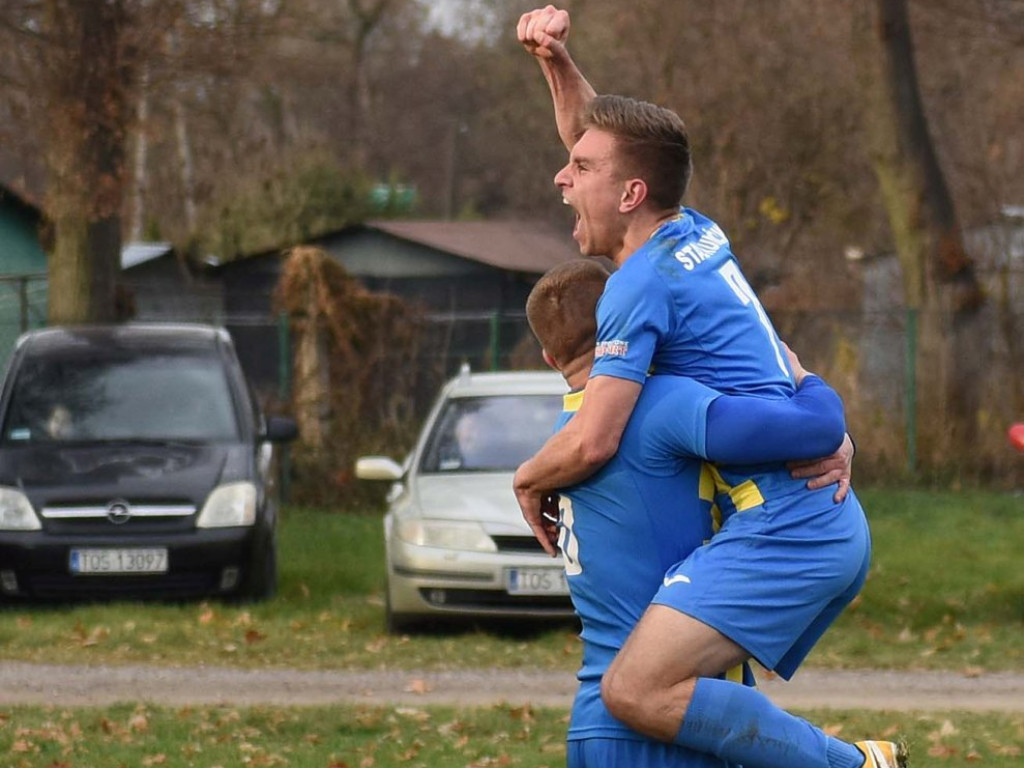 Klasa okręgowa.*Stal Kunów- Gród Ćmińsk 2:0