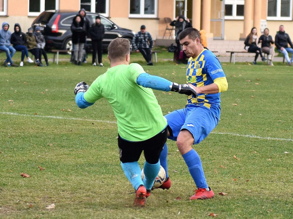 Klasa okręgowa.*Stal Kunów- Gród Ćmińsk 2:0