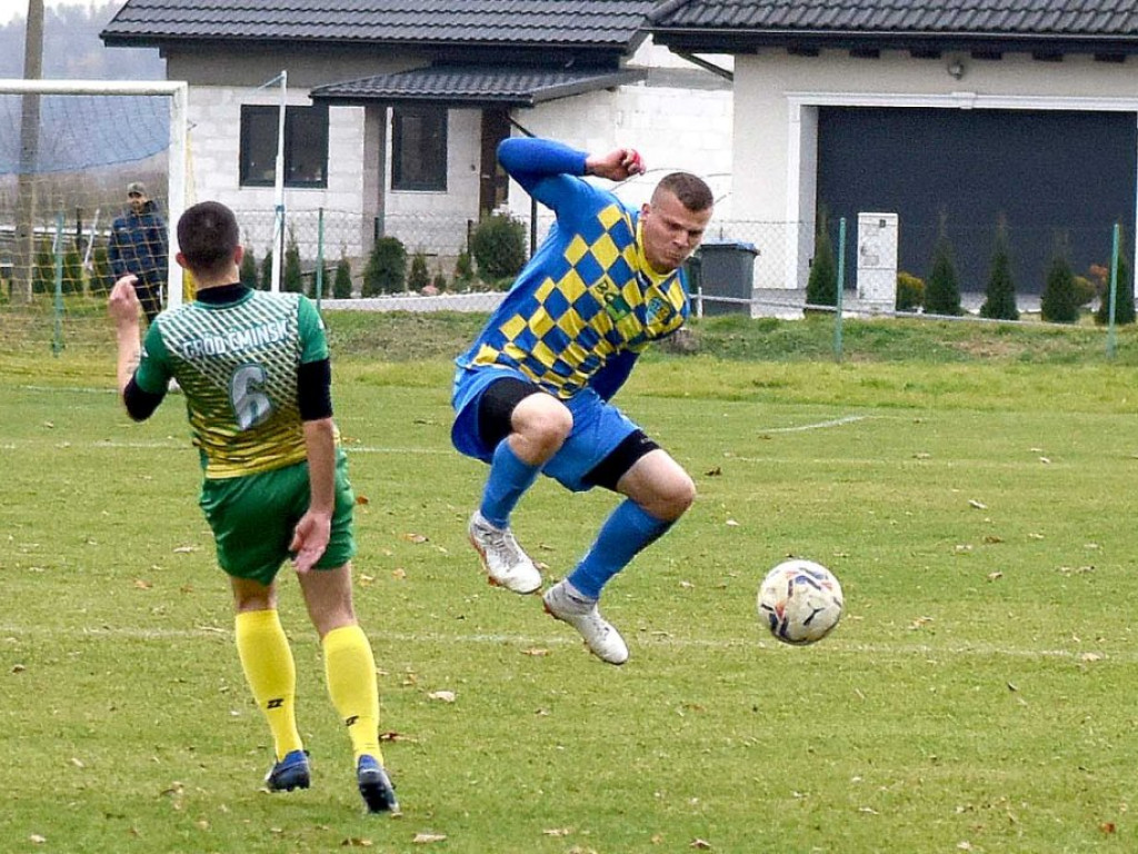 Klasa okręgowa.*Stal Kunów- Gród Ćmińsk 2:0