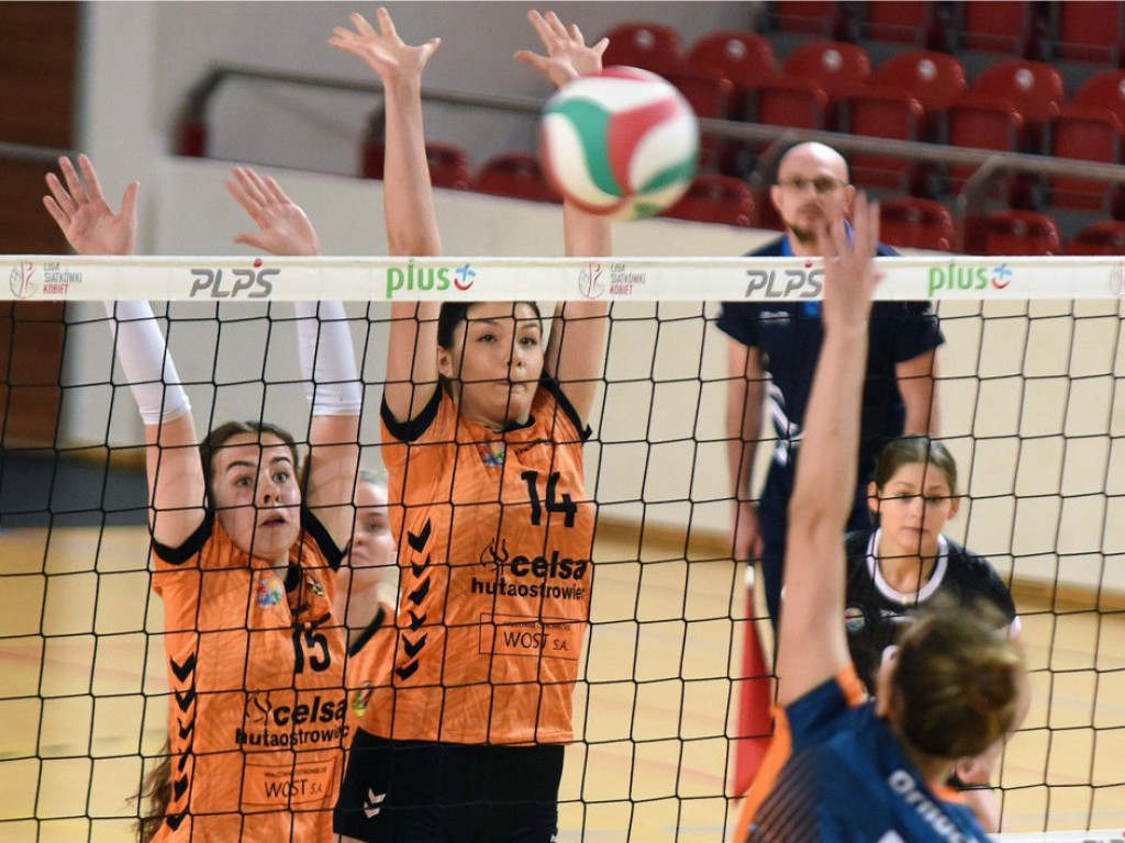 II liga siatkówki kobiet. Grupa IV. *KSZO SMS Ostrowiec Świętokrzyski - SMS II PZPS Szczyrk 1:3