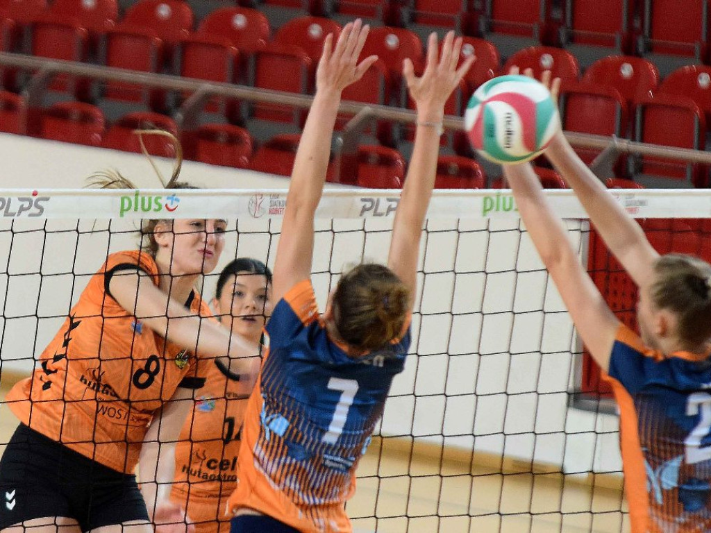 II liga siatkówki kobiet. Grupa IV. *KSZO SMS Ostrowiec Świętokrzyski - SMS II PZPS Szczyrk 1:3