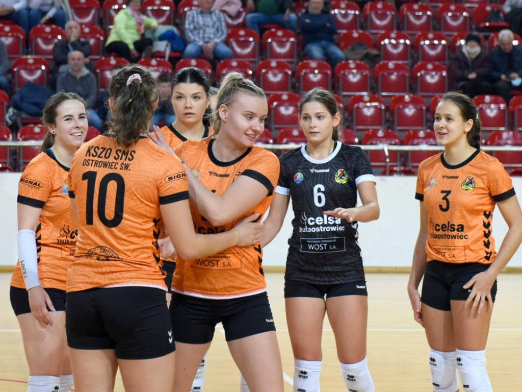 II liga siatkówki kobiet. Grupa IV. *KSZO SMS Ostrowiec Świętokrzyski - SMS II PZPS Szczyrk 1:3