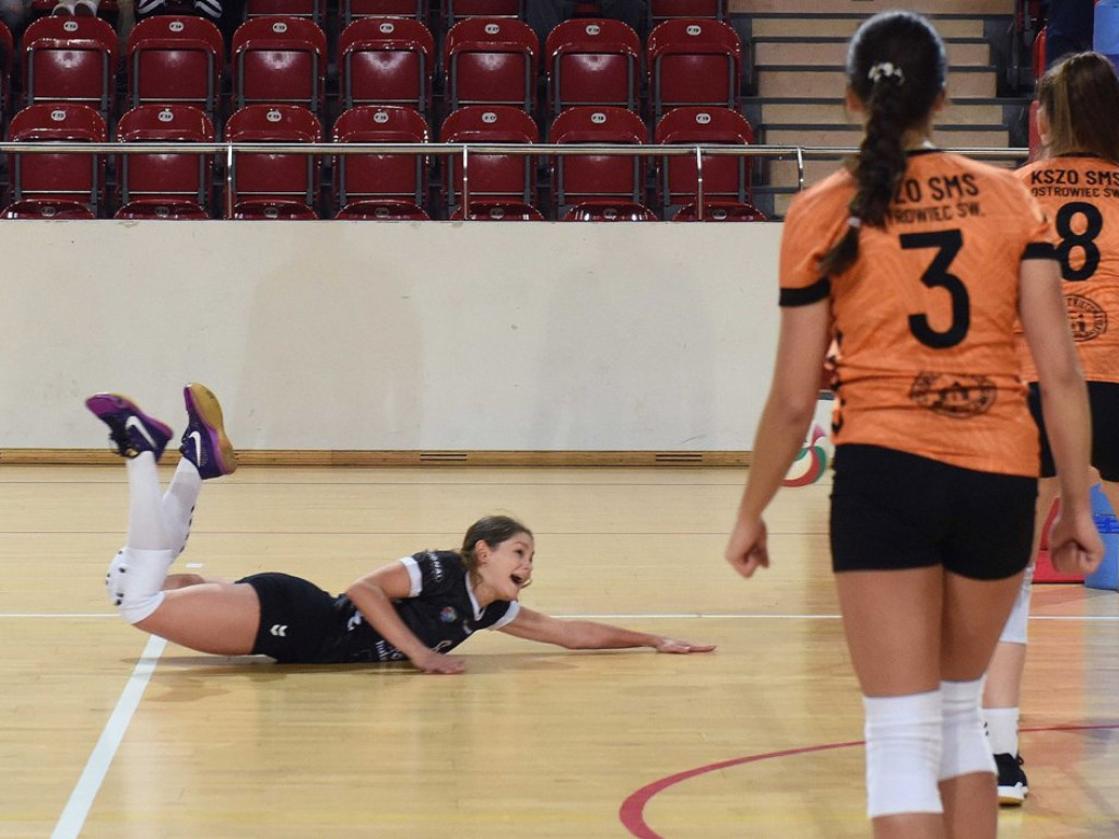 II liga siatkówki kobiet. Grupa IV. *KSZO SMS Ostrowiec Świętokrzyski - SMS II PZPS Szczyrk 1:3