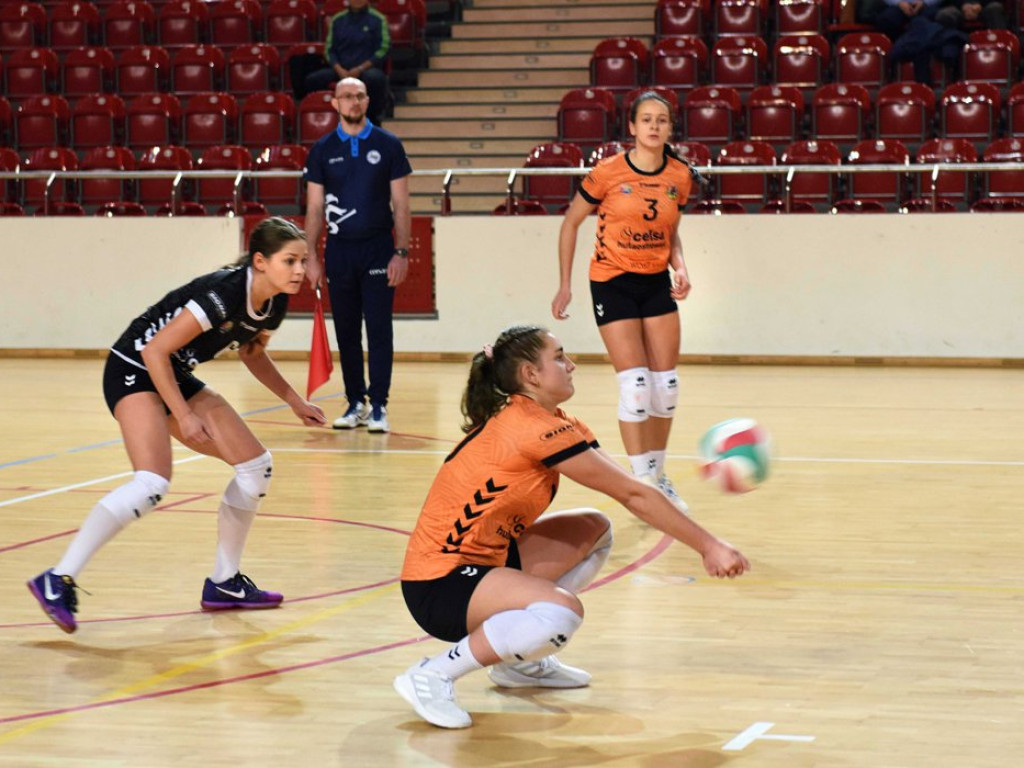 II liga siatkówki kobiet. Grupa IV. *KSZO SMS Ostrowiec Świętokrzyski - SMS II PZPS Szczyrk 1:3