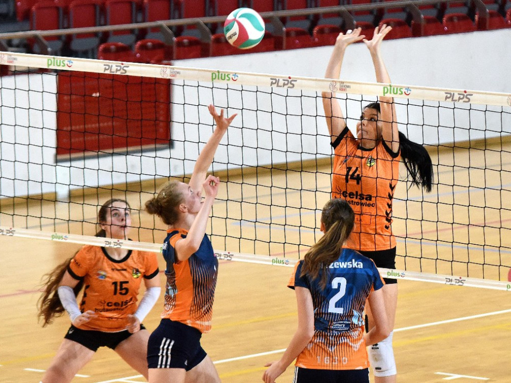 II liga siatkówki kobiet. Grupa IV. *KSZO SMS Ostrowiec Świętokrzyski - SMS II PZPS Szczyrk 1:3