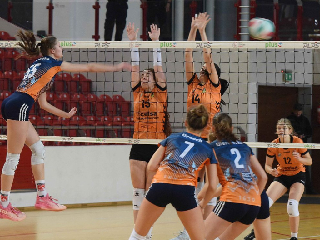 II liga siatkówki kobiet. Grupa IV. *KSZO SMS Ostrowiec Świętokrzyski - SMS II PZPS Szczyrk 1:3