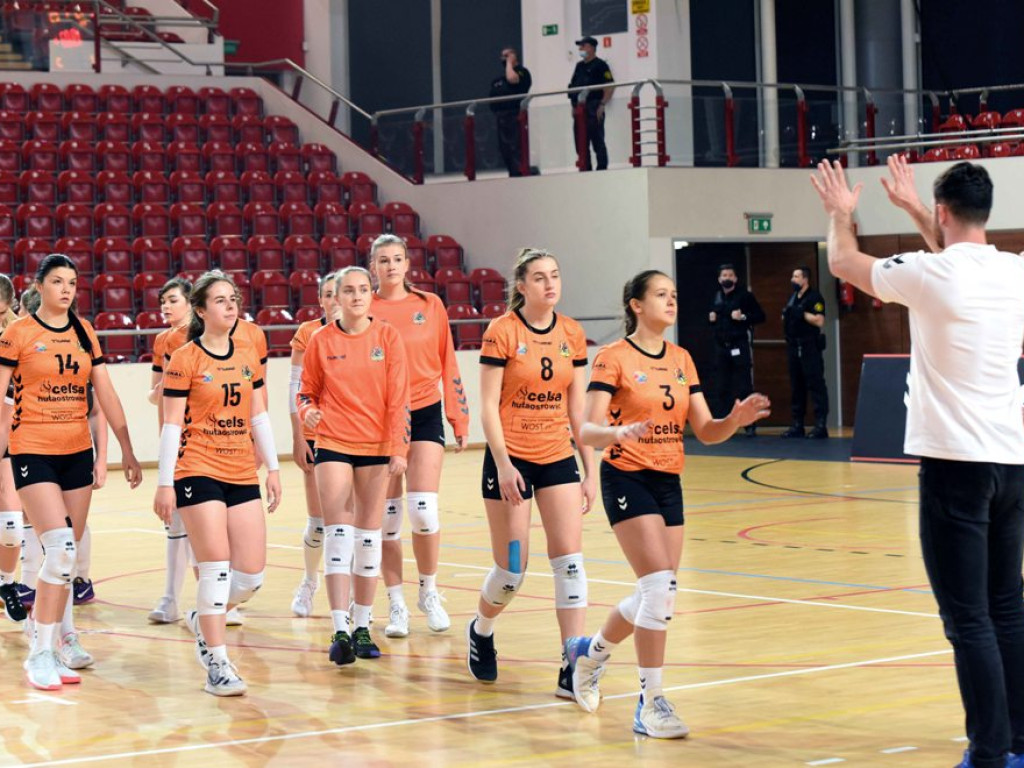 II liga siatkówki kobiet. Grupa IV. *KSZO SMS Ostrowiec Świętokrzyski - SMS II PZPS Szczyrk 1:3
