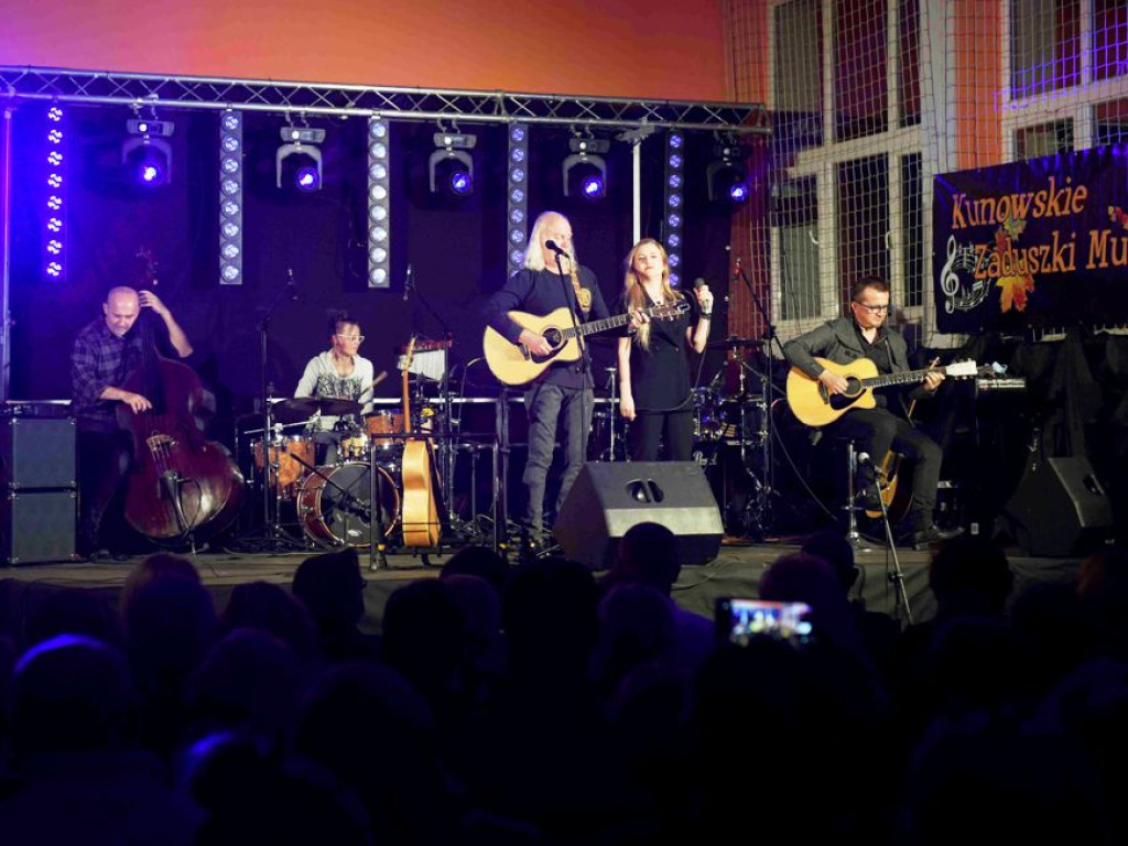 13. Kunowskie Zaduszki Muzyczne. Koncert Andrzeja i Mai Sikorowskich z zespołem
