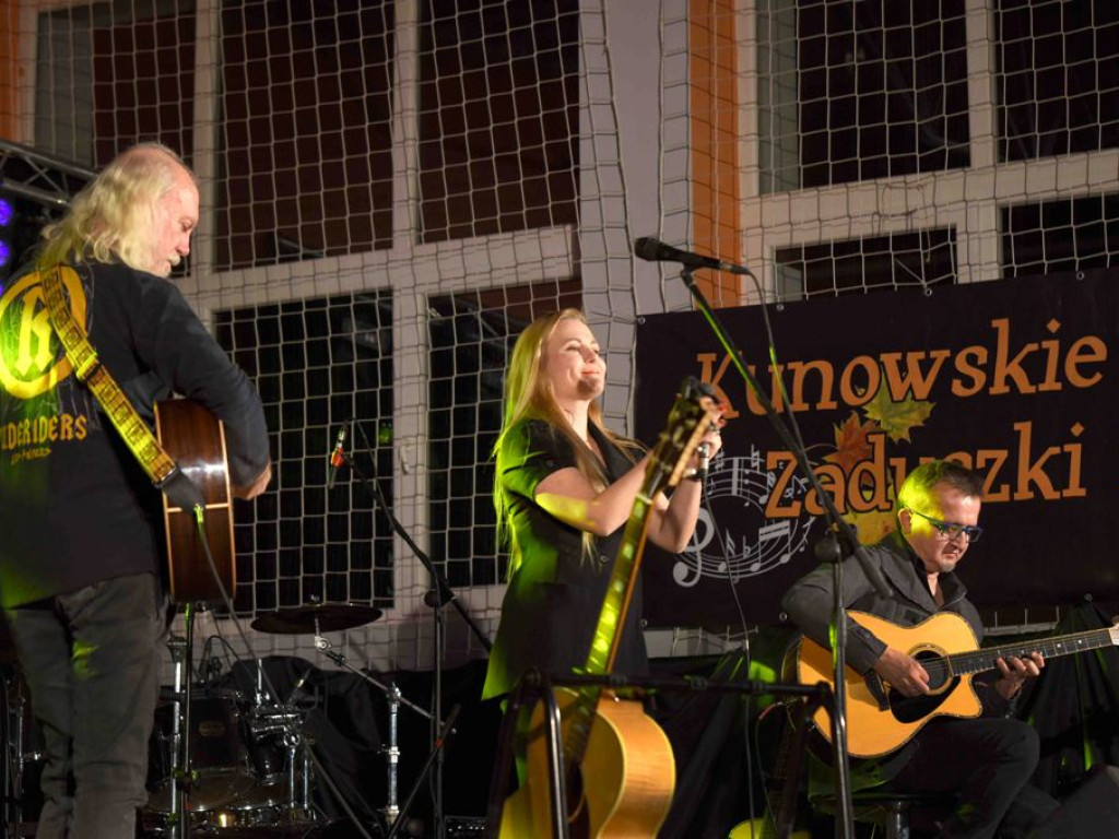 13. Kunowskie Zaduszki Muzyczne. Koncert Andrzeja i Mai Sikorowskich z zespołem